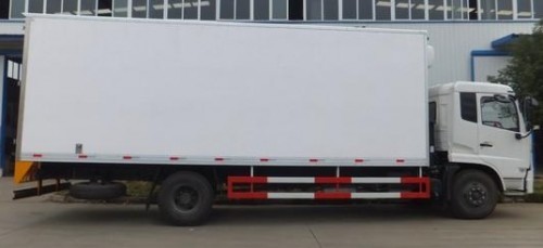 西藏东风天龙后双桥冷藏车 高原冷链运输的可靠伙伴