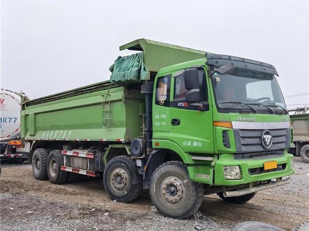 新型环保渣土运输车的亮相与管理提升